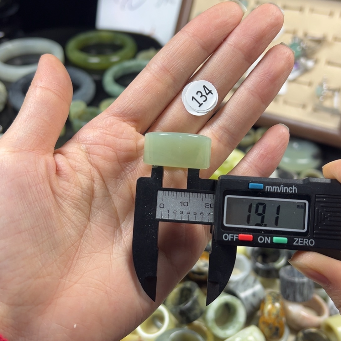 蛇纹石玉未镶嵌戒指