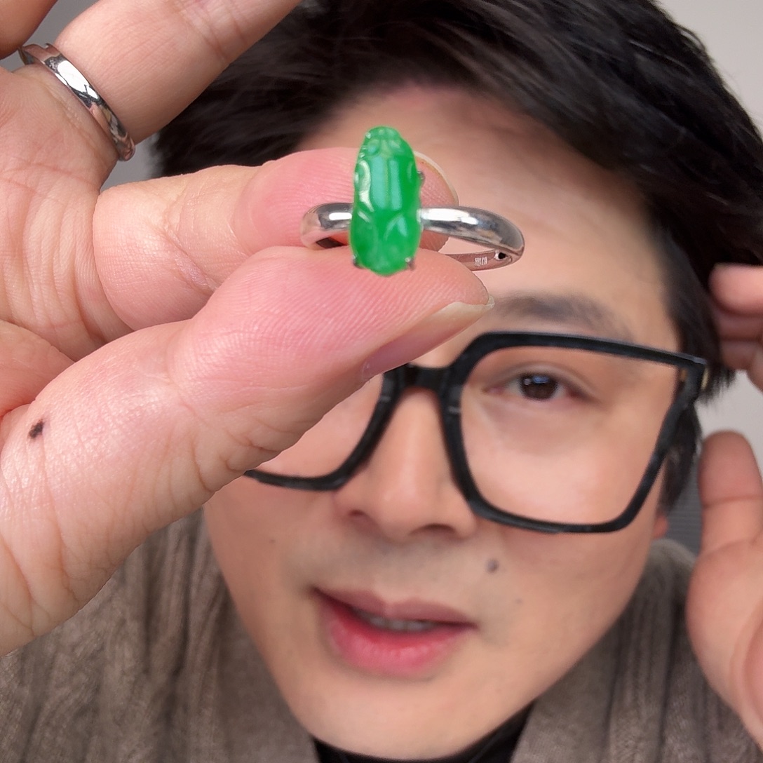 悠***然翡翠18K金镶嵌颈饰一件