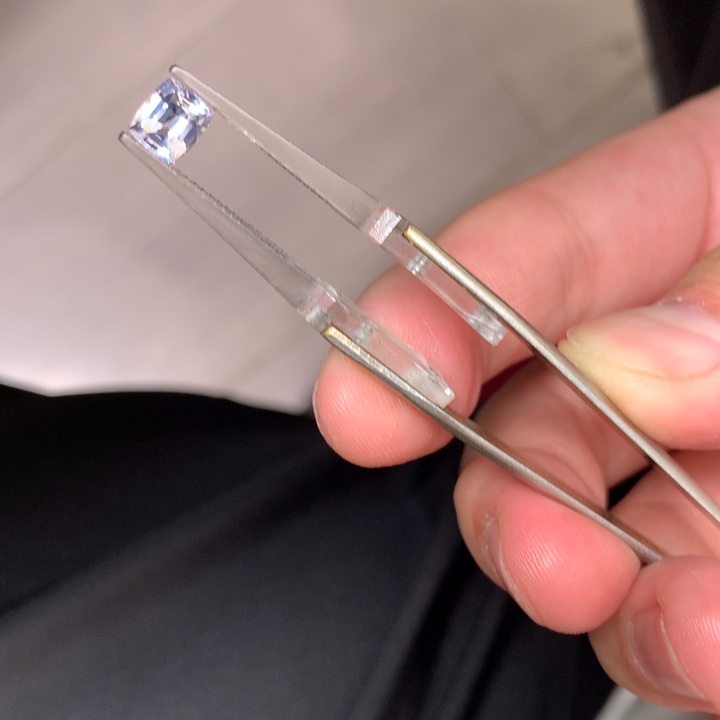 蓝宝石裸石未镶嵌