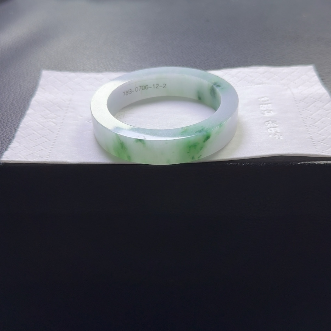 未镶嵌翡翠手镯定制翡翠