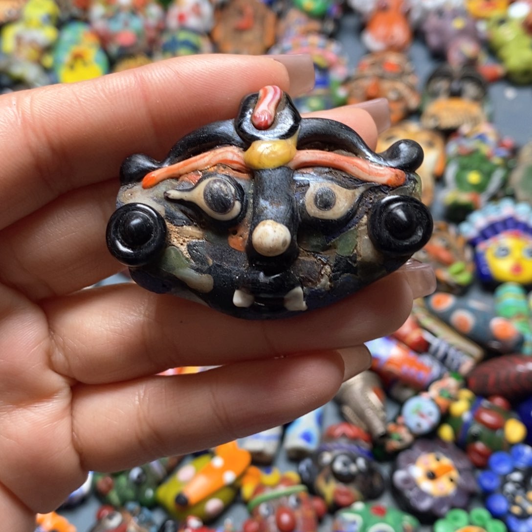 琉璃颈饰印度尼西亚琉璃娃娃黑色