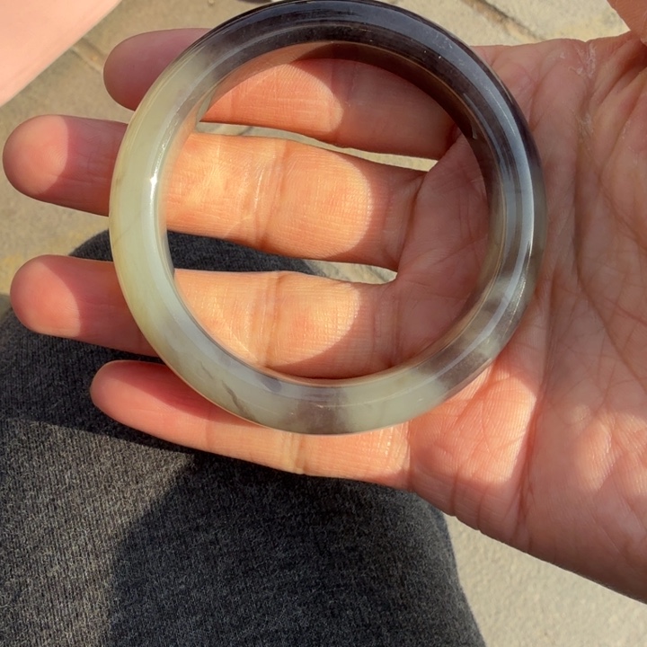 壞***手和田玉未镶嵌手镯