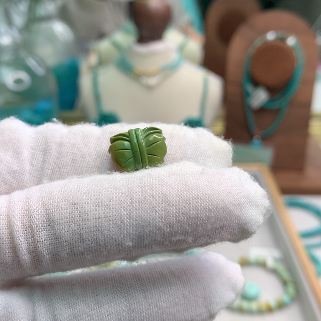 绿松石未镶嵌饰品