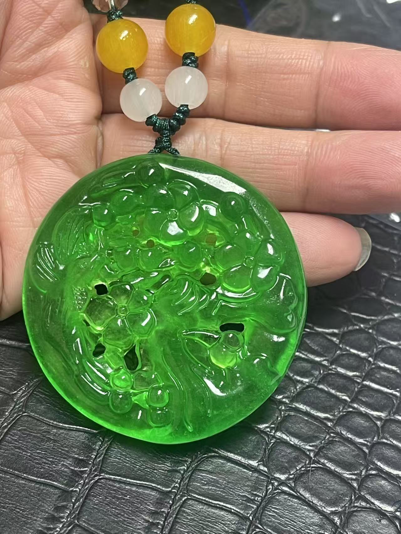 满绿色翠绿色喜上眉梢吊坠50mm尺寸