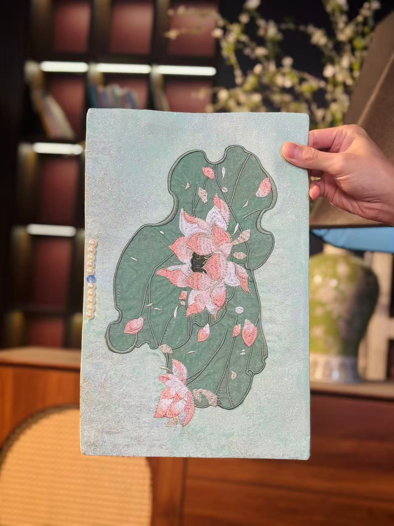 伴斤好物  绿地荷叶莲花茶席尺寸：35cm*23cm   银 DWC1568