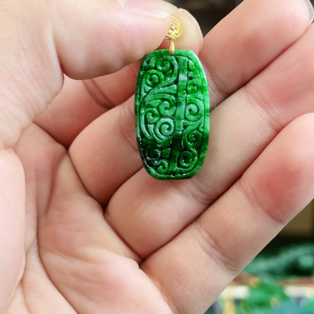 翡翠颈饰18K金镶嵌吊坠