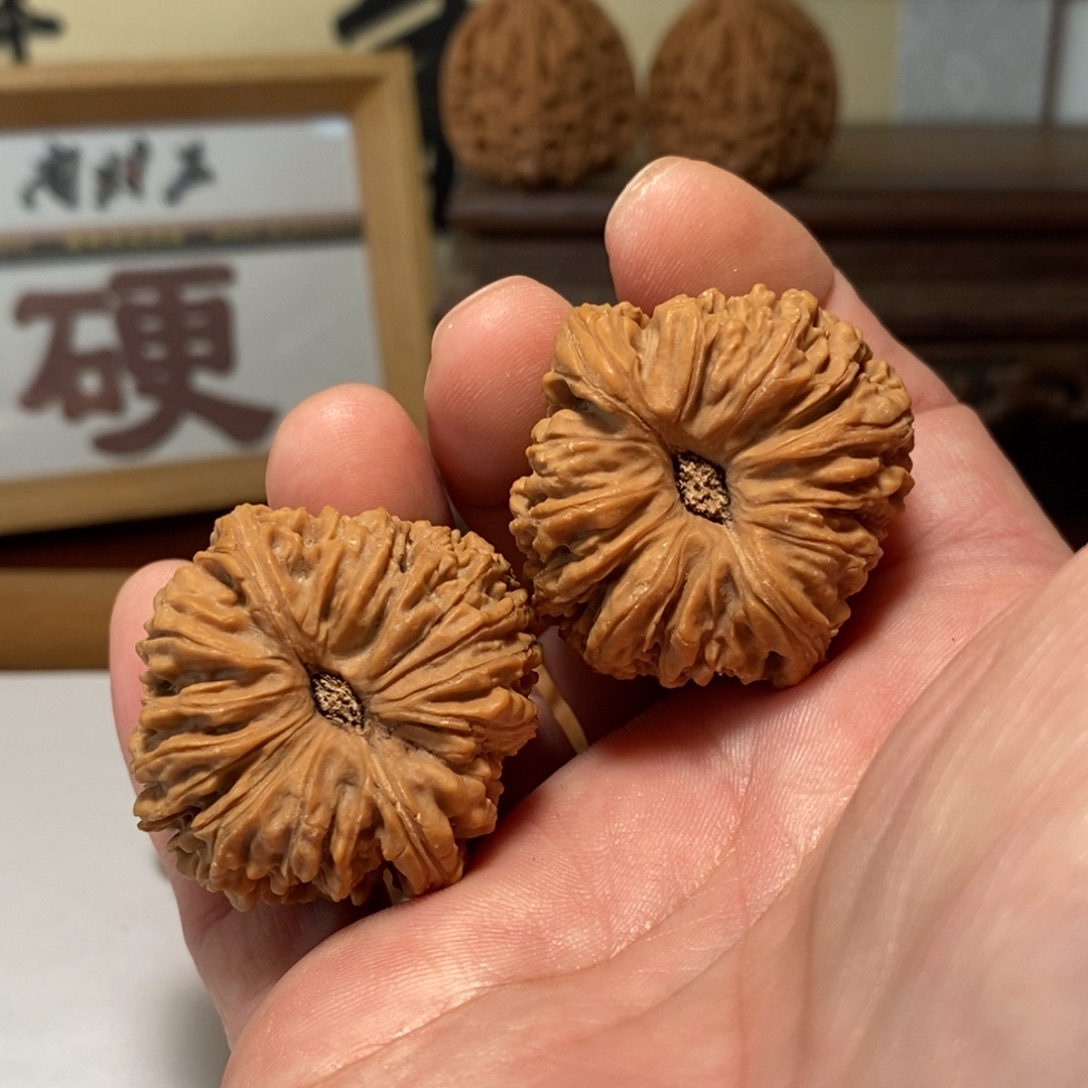 文玩核桃吊坠文玩核桃南将石姜黄皮凹的38