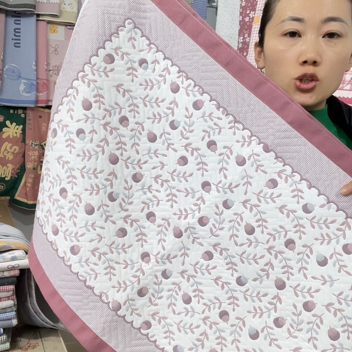 棉特价酒红色果实累累