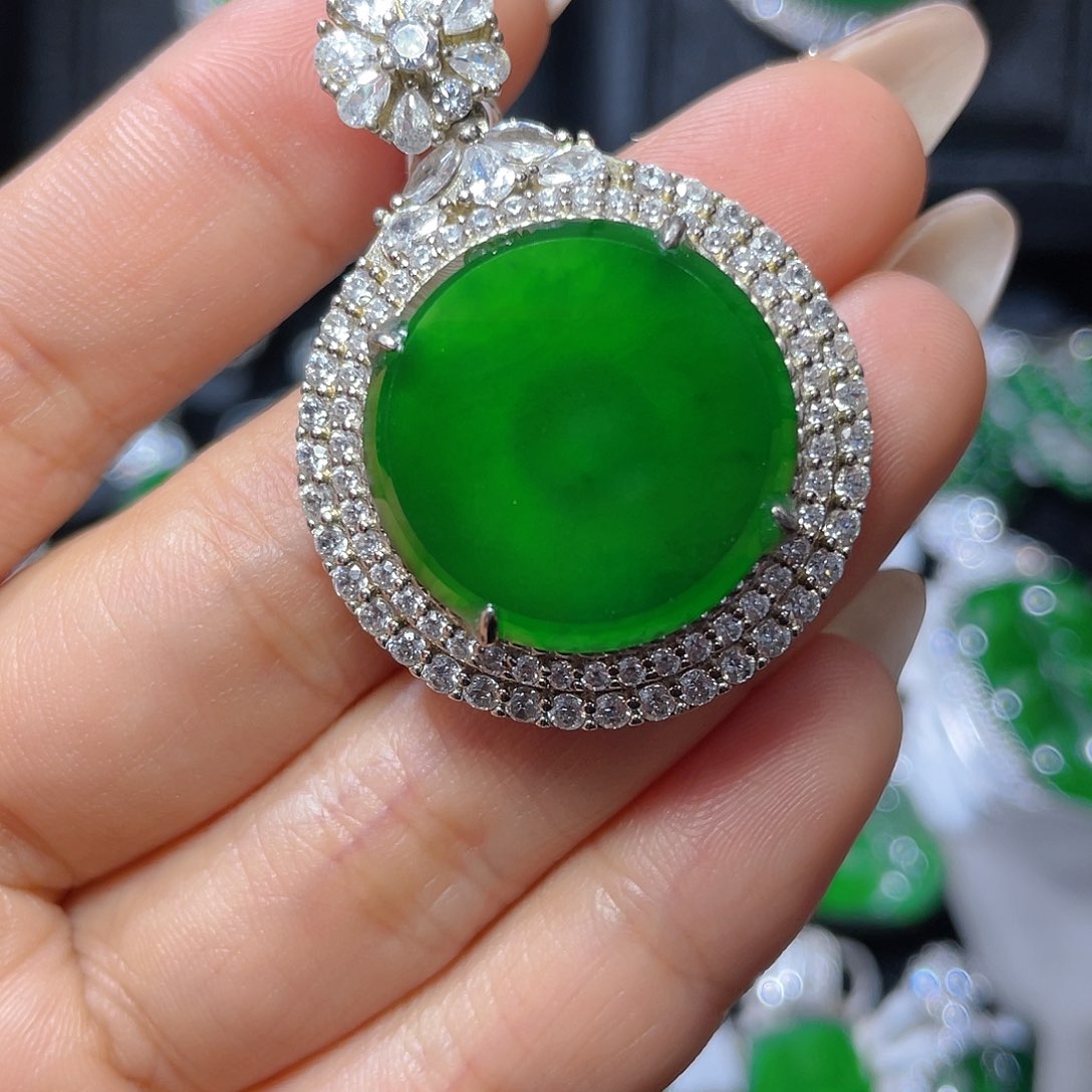 翡翠颈饰银S925镶嵌翡翠