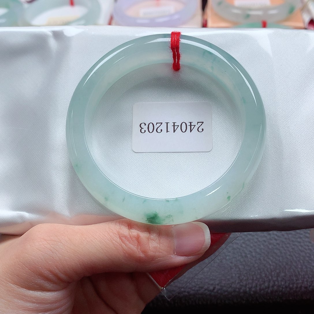 翡翠手镯未镶嵌天然A货翡翠手镯