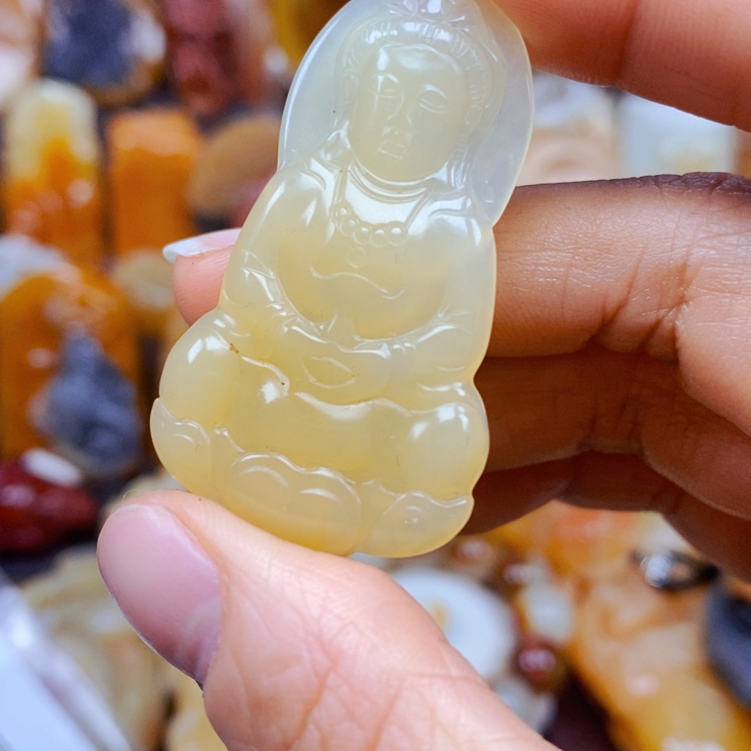 石英质玉（黄龙玉）颈饰未镶嵌