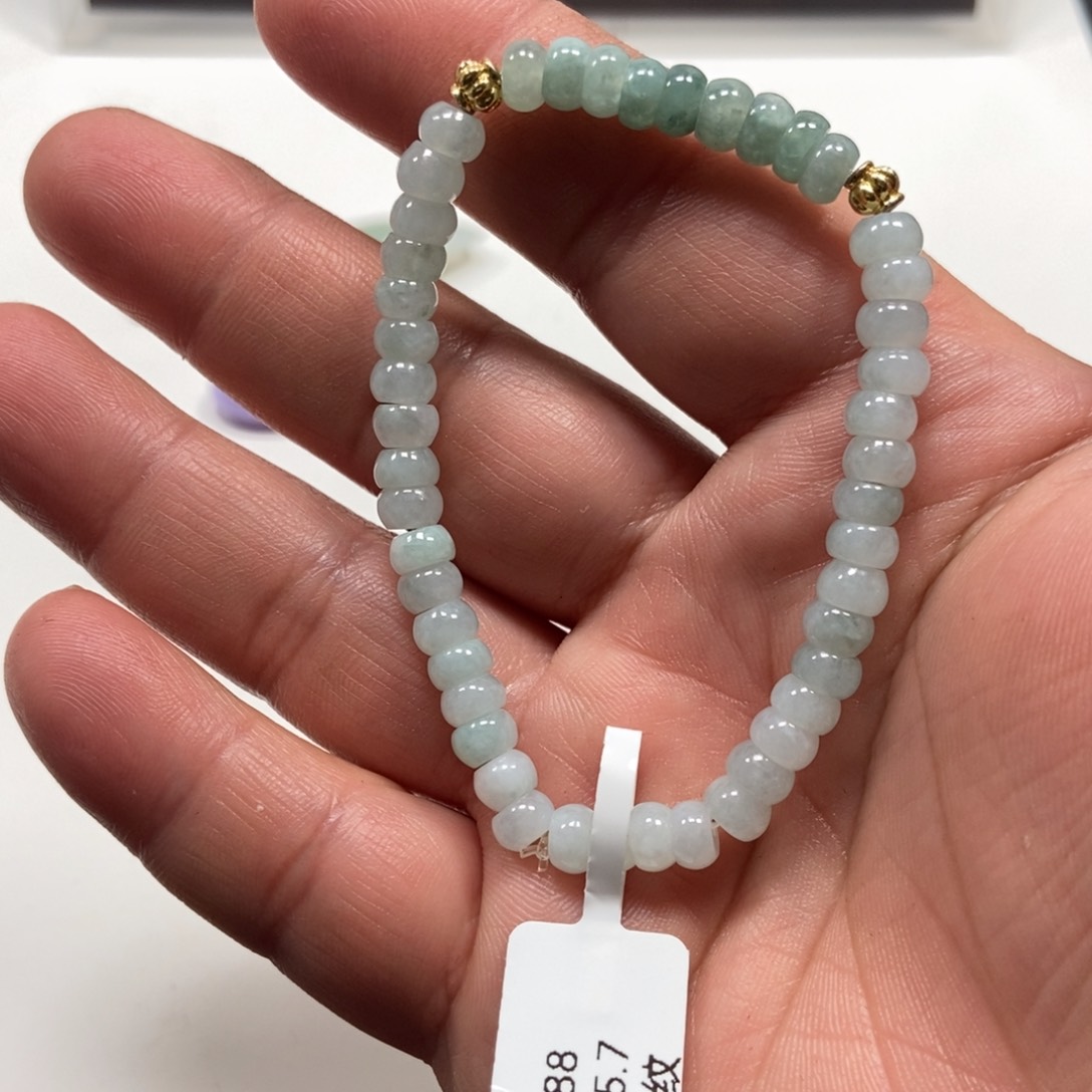 翡翠手镯未镶嵌翡翠