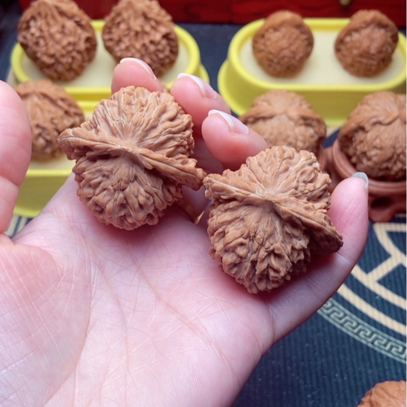 【闪购商品】文玩核桃把件四座楼