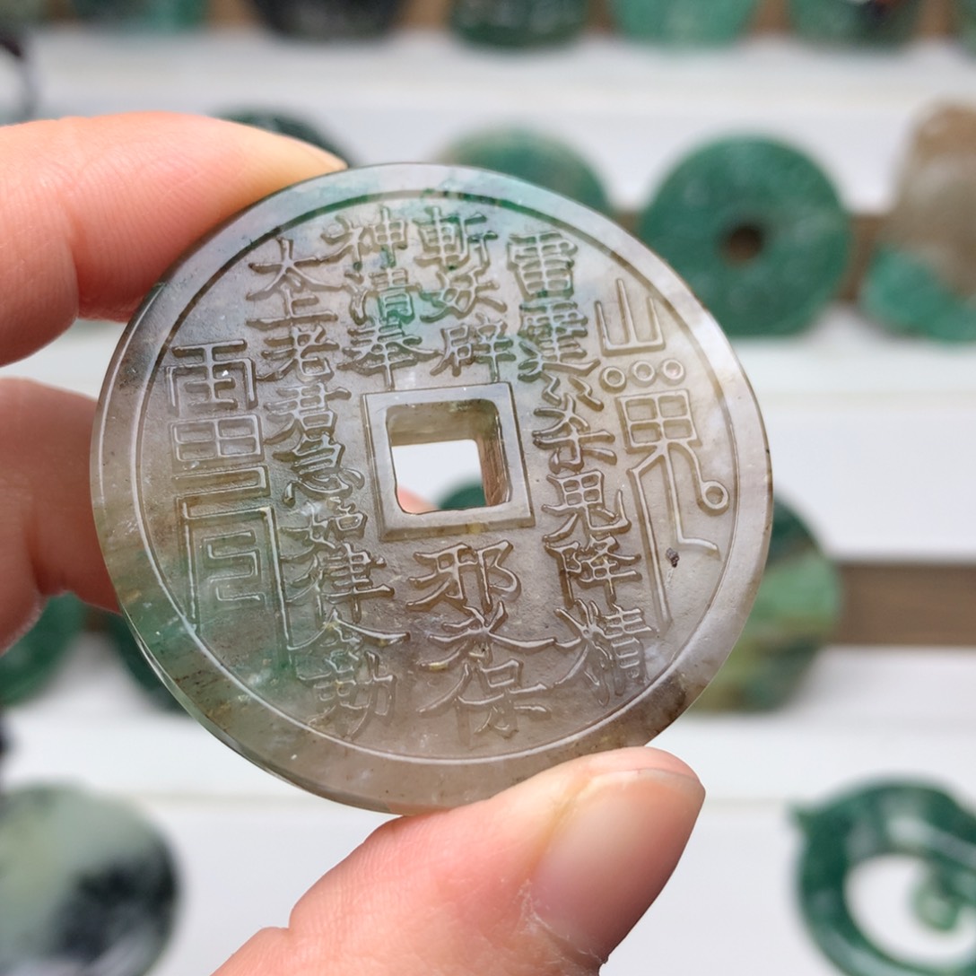 独山玉颈饰未镶嵌