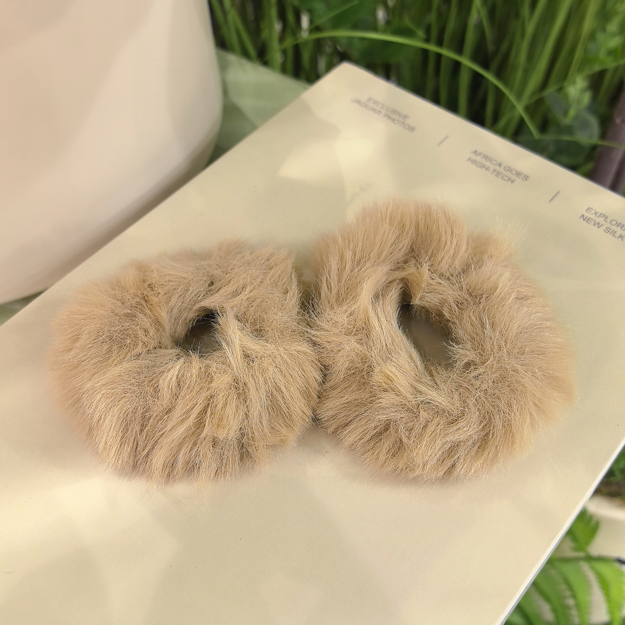 韩系新款精致浅咖色毛毛时尚百搭发圈5530（对）