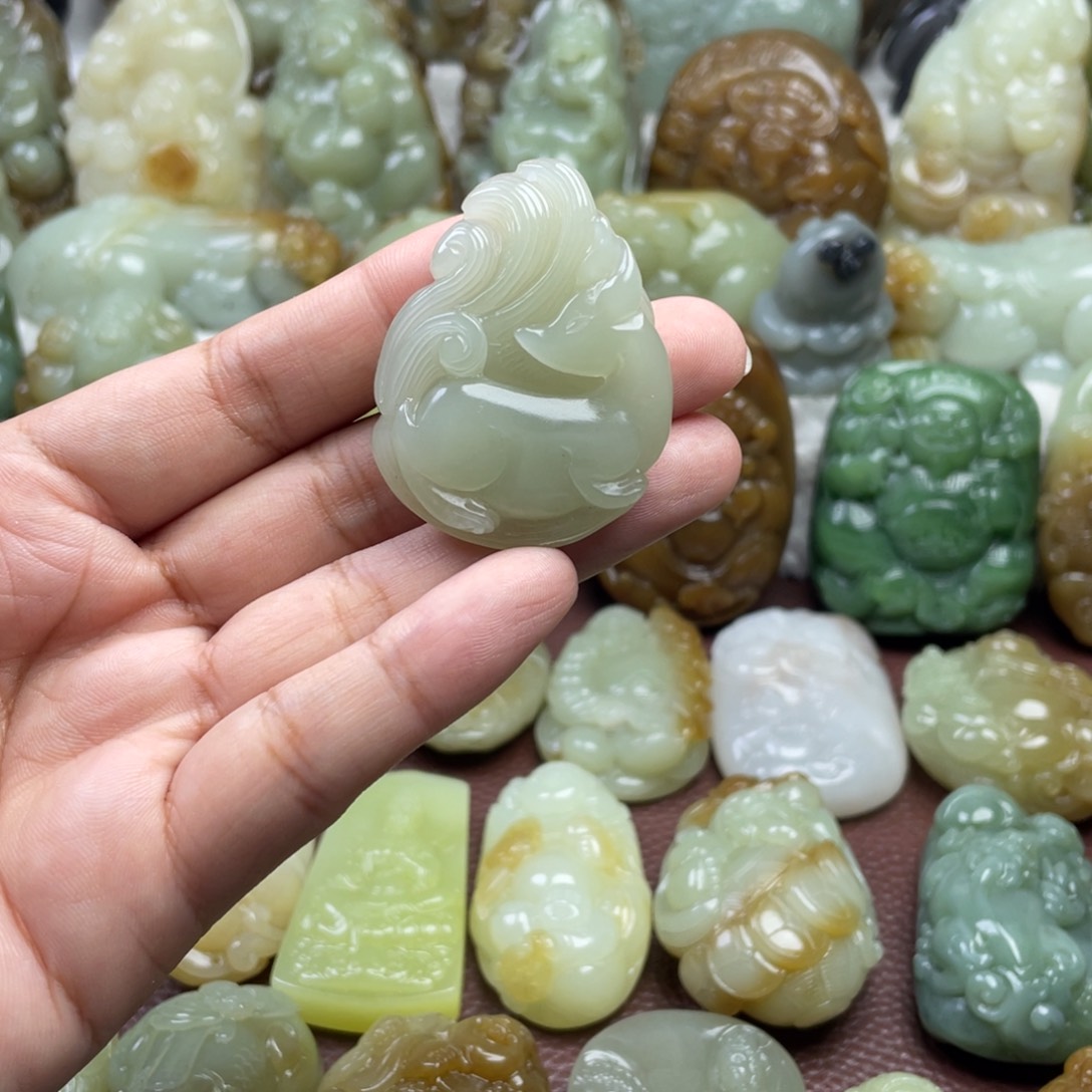 和田玉未镶嵌颈饰