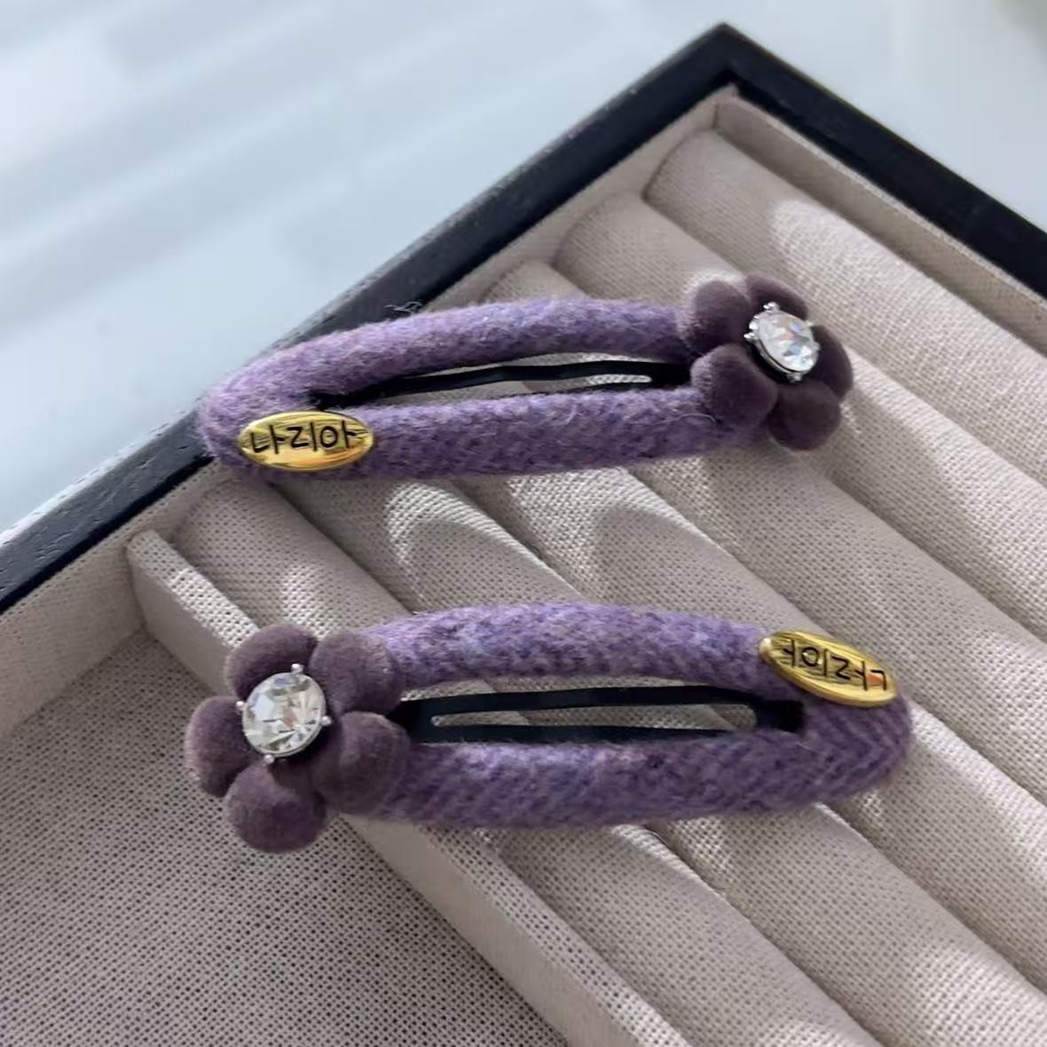 韩国ins秋冬新款水钻植绒花朵毛先发夹 一对装