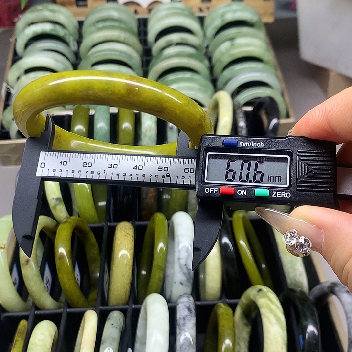 未镶嵌蛇纹石玉手镯160