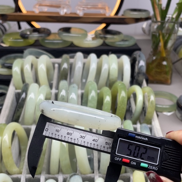 蛇纹石玉手镯未镶嵌280