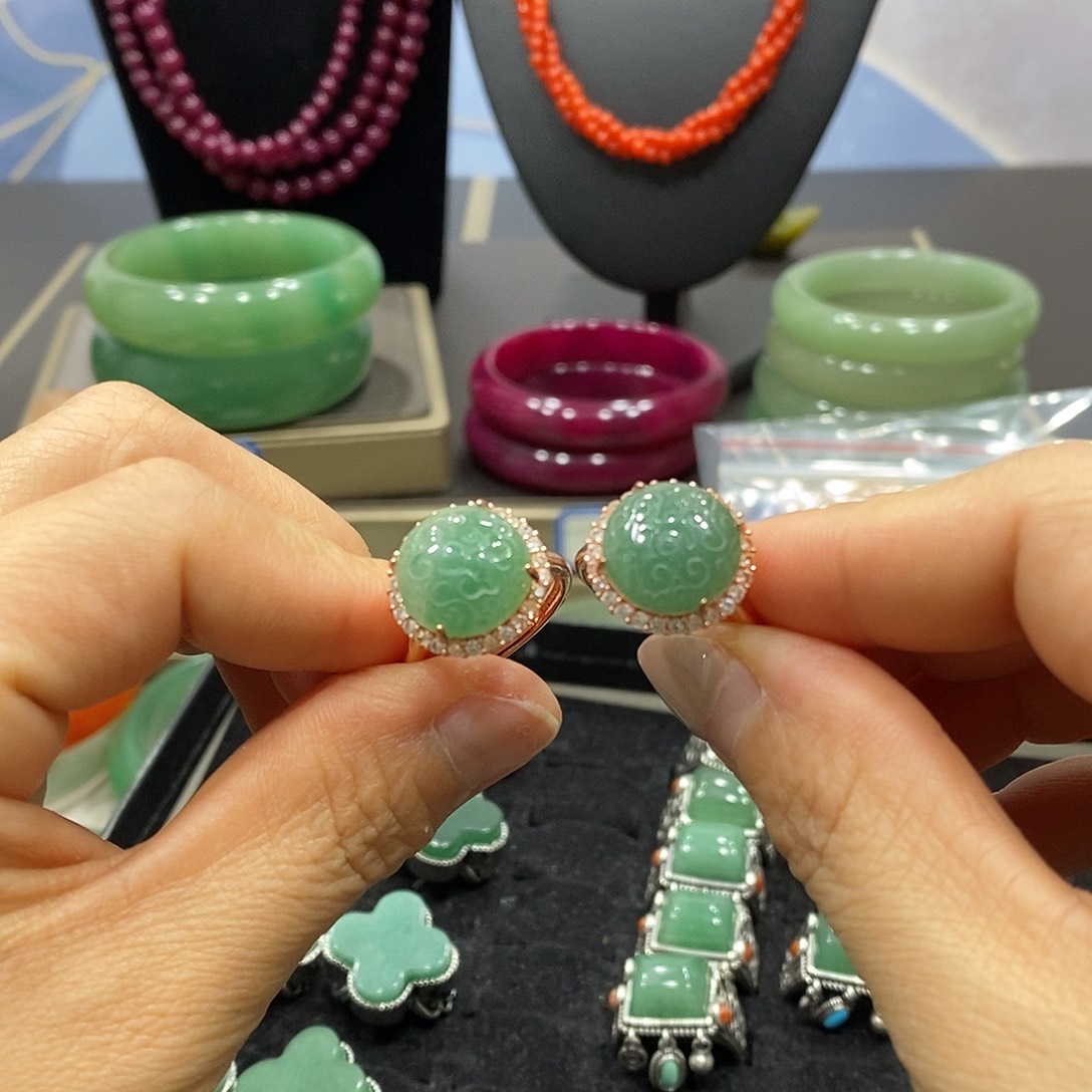 石英岩玉未镶嵌手链