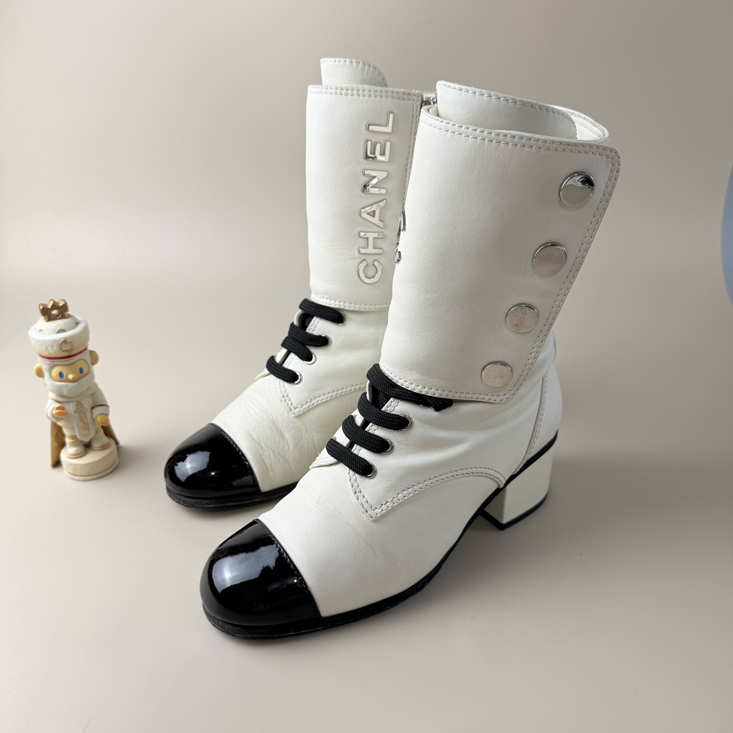 99新 Chanel/香奈儿 双C字母绑带短靴 36.5码 YLP4082