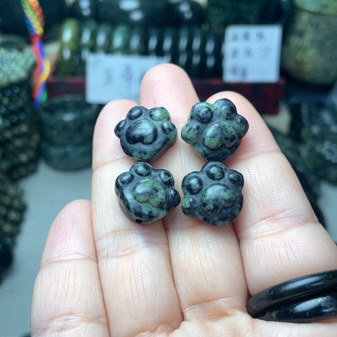 蛇纹石玉未镶嵌颈饰猫猫爪
