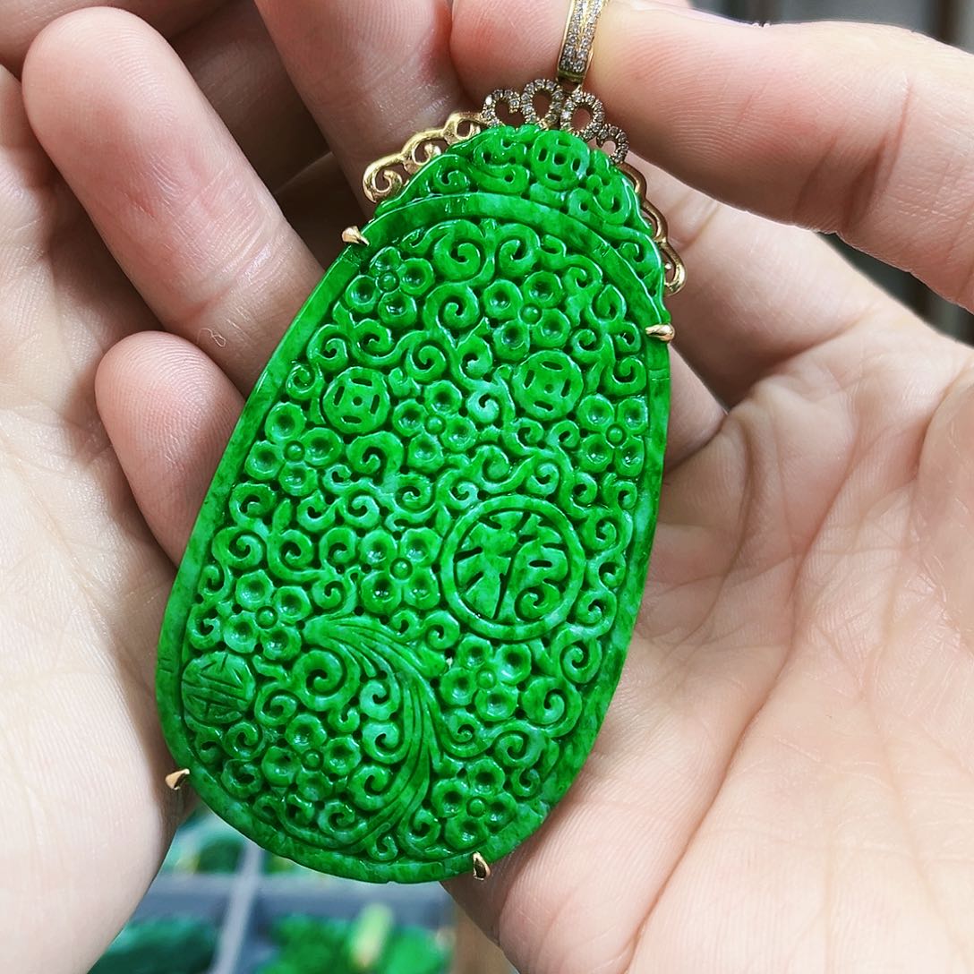 翡翠颈饰18K金镶嵌吊坠