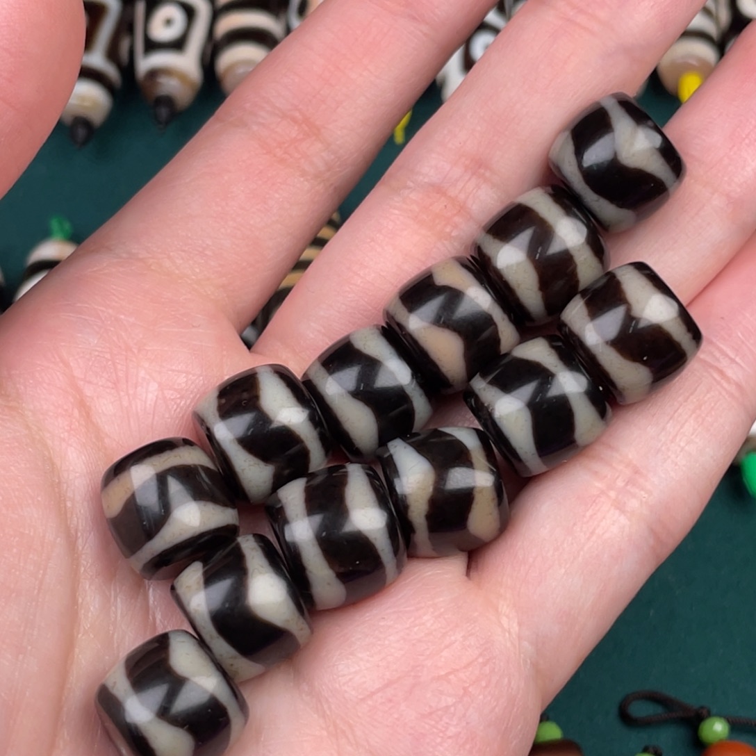 用***户玛瑙/玉髓裸珠12mm 曲贡牙12粒