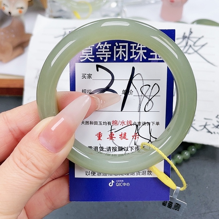 和田玉手镯未镶嵌