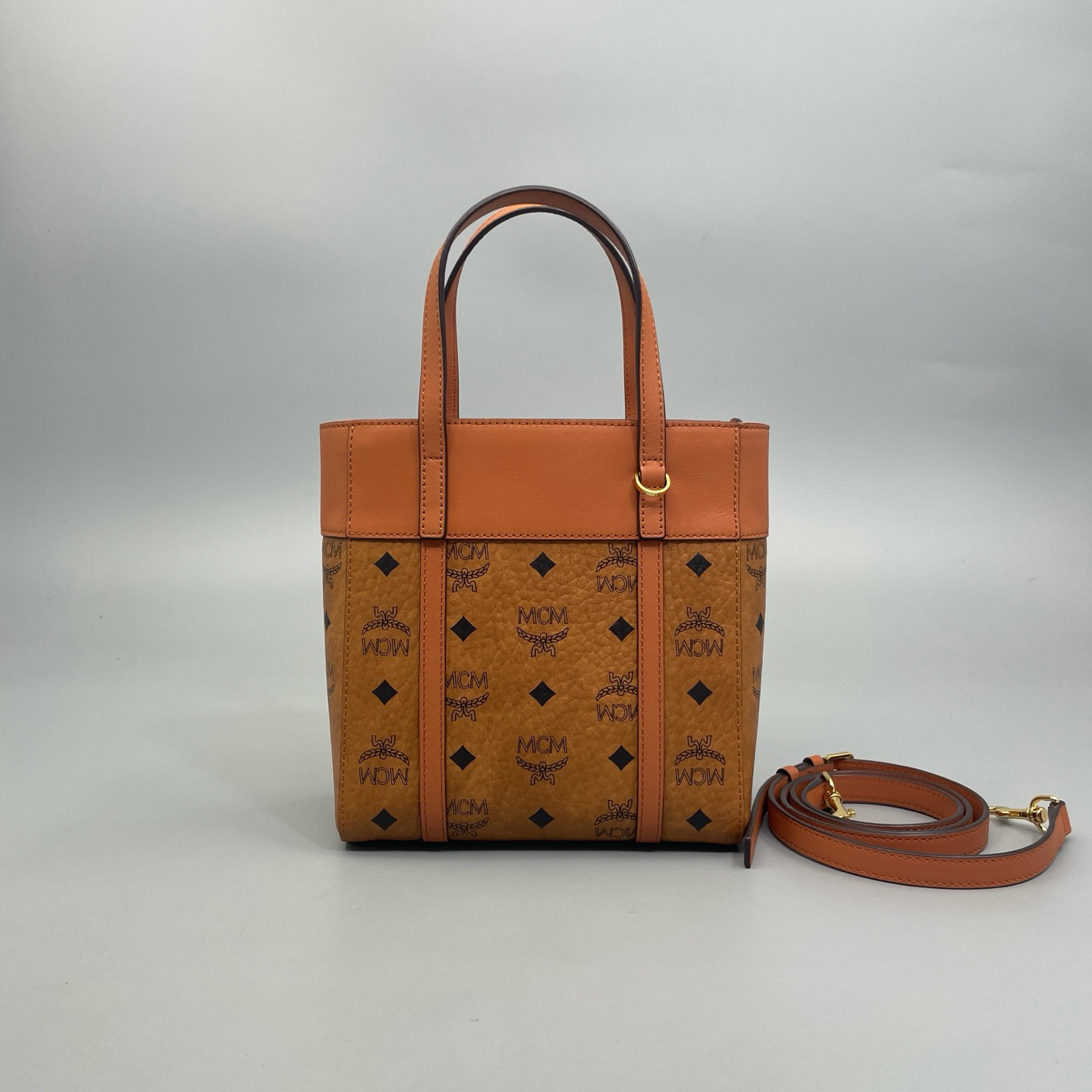 99新 MCM MCM 99新 新款干邑色菜篮子手提斜挎包 尺寸19*20 A3827