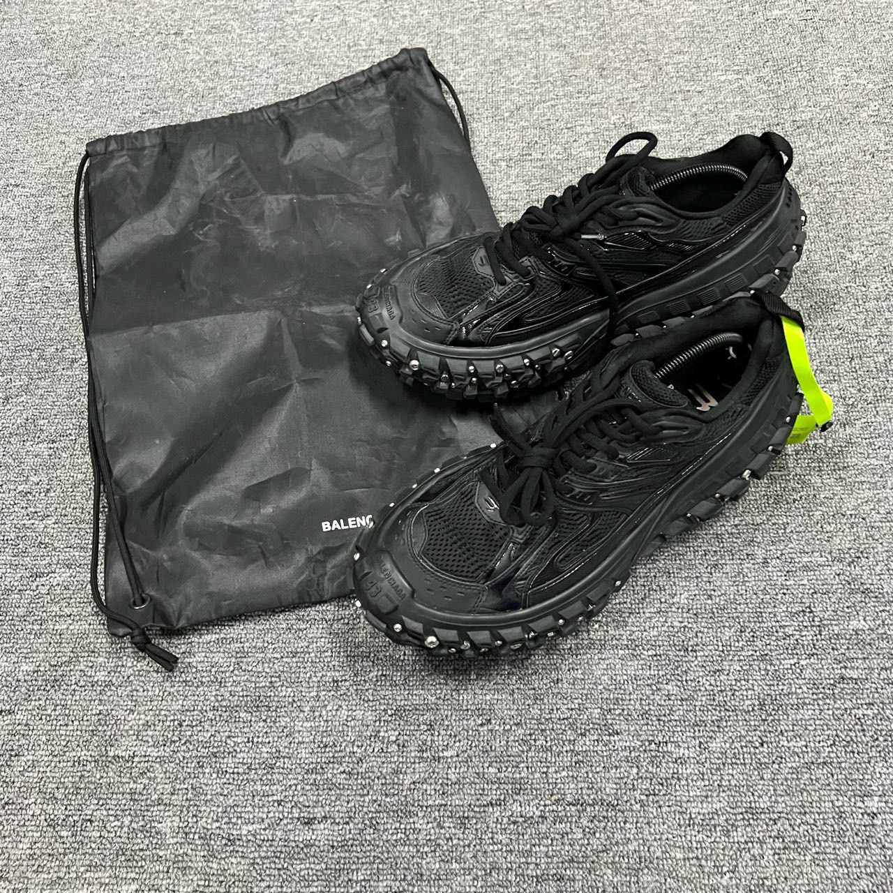 95新 Balenciaga/巴黎世家 黑色铆钉轮胎鞋 43码/95新/无配件