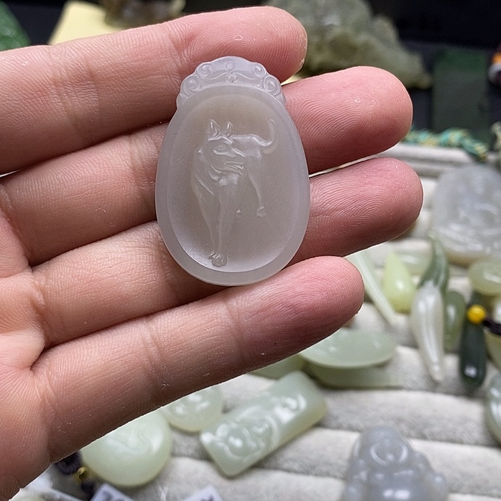 和田玉未镶嵌颈饰珠*