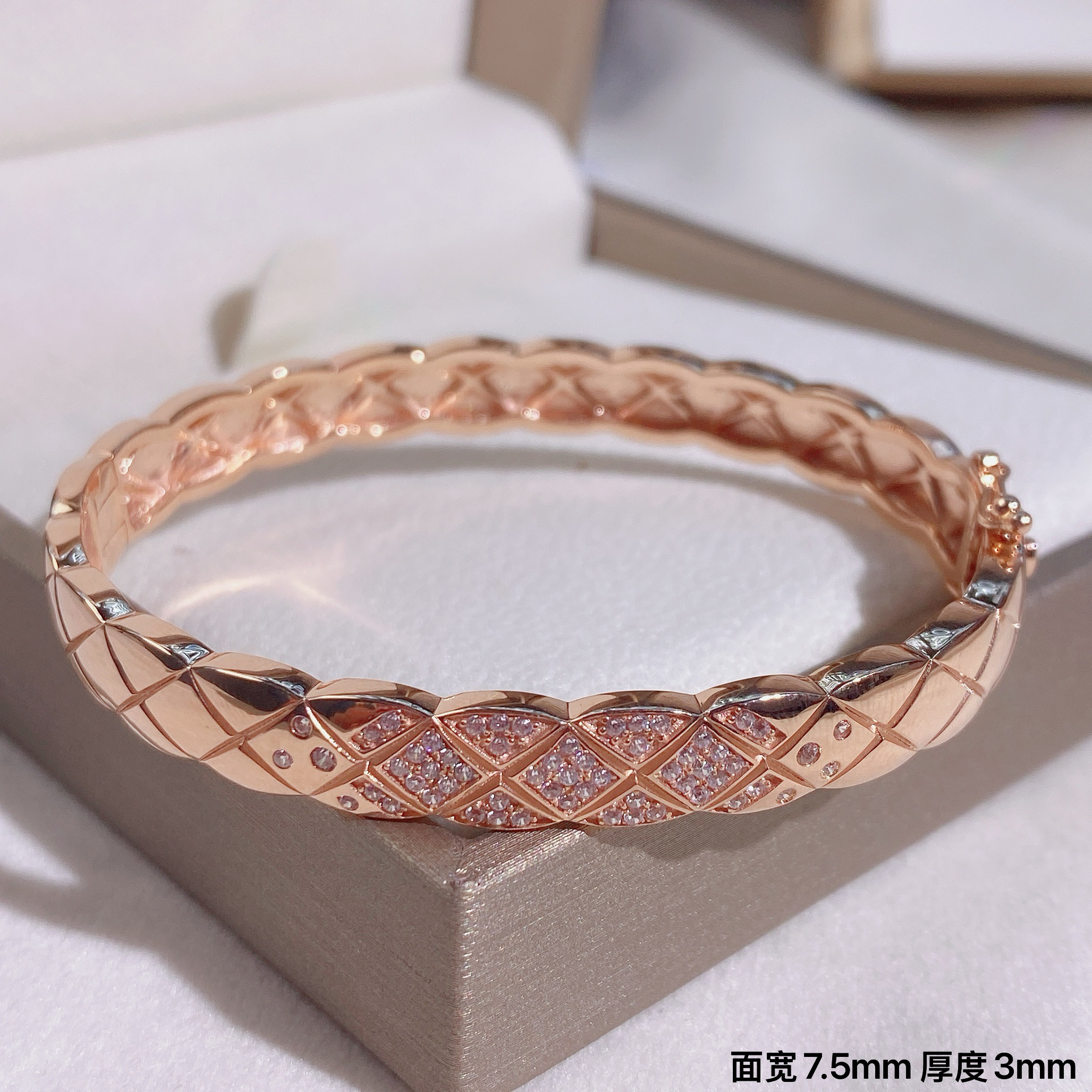 18k金手镯，菱格款