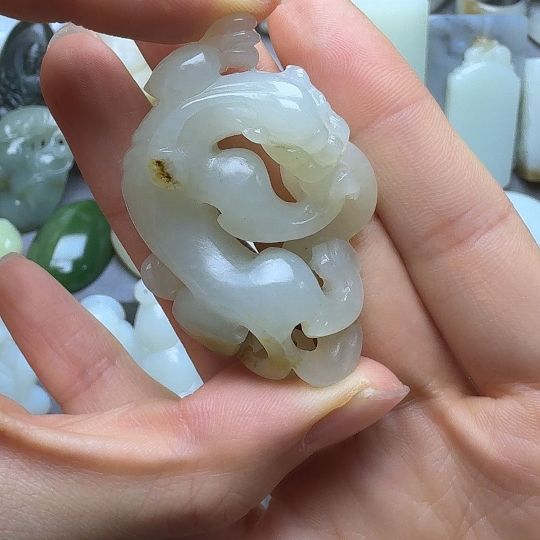 和田玉颈饰未镶嵌