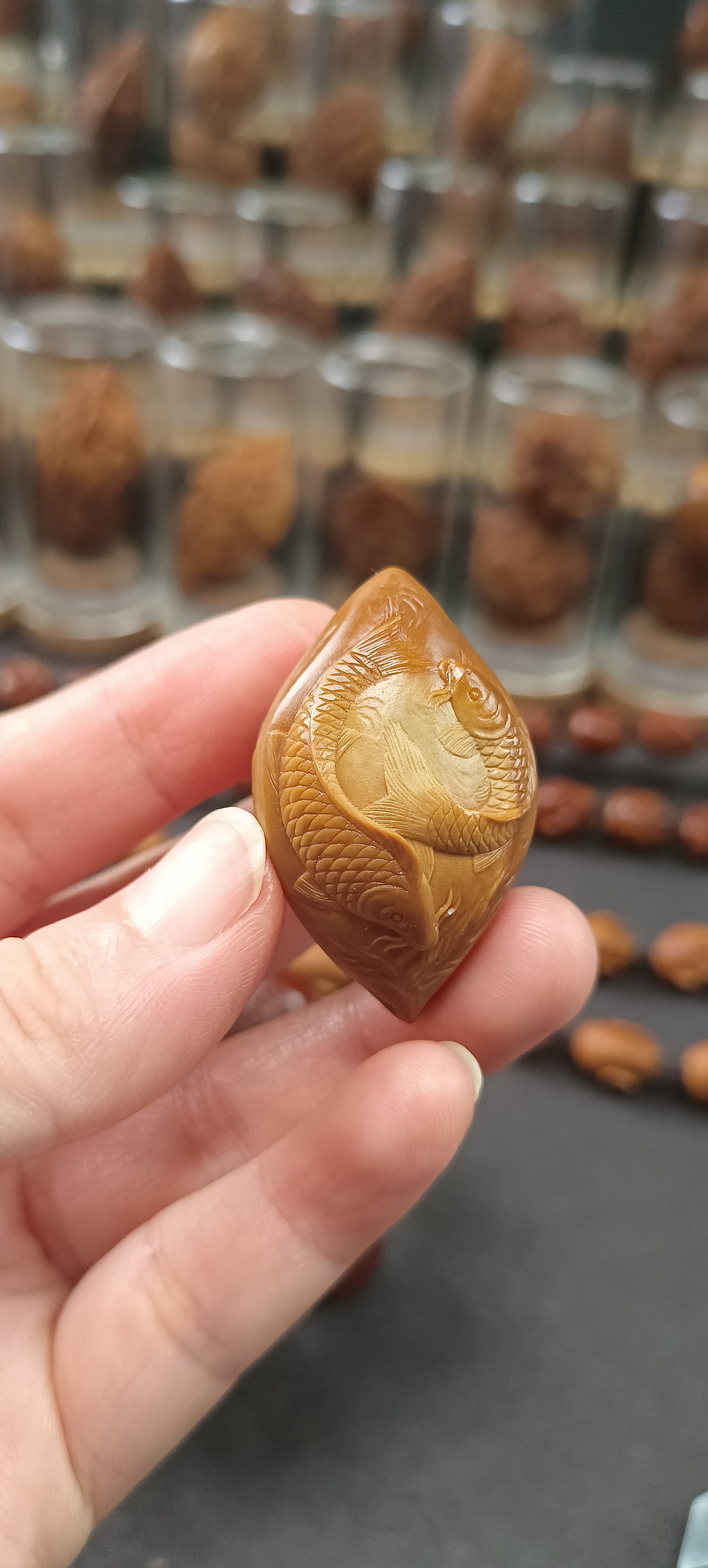 橄榄核雕2.4尺寸双鱼戏莲单子