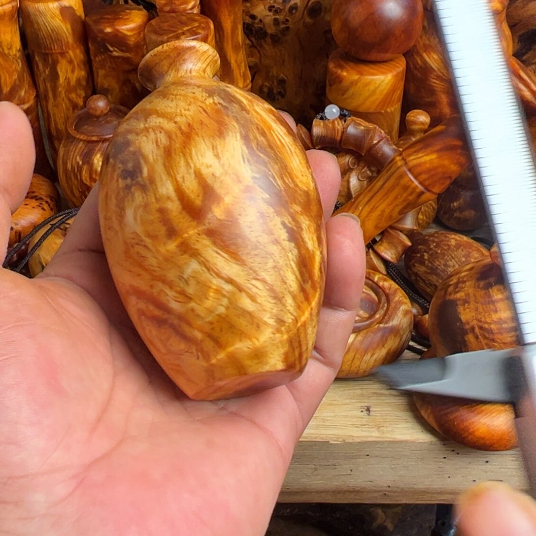 卧***狼松木（琥珀木）无事牌