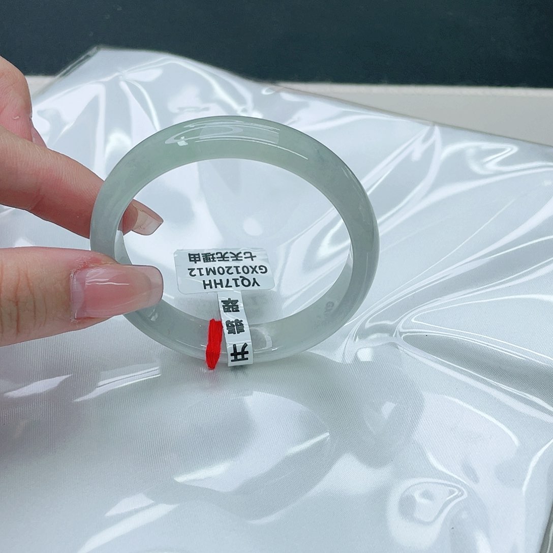 翡翠手镯未镶嵌正52.7