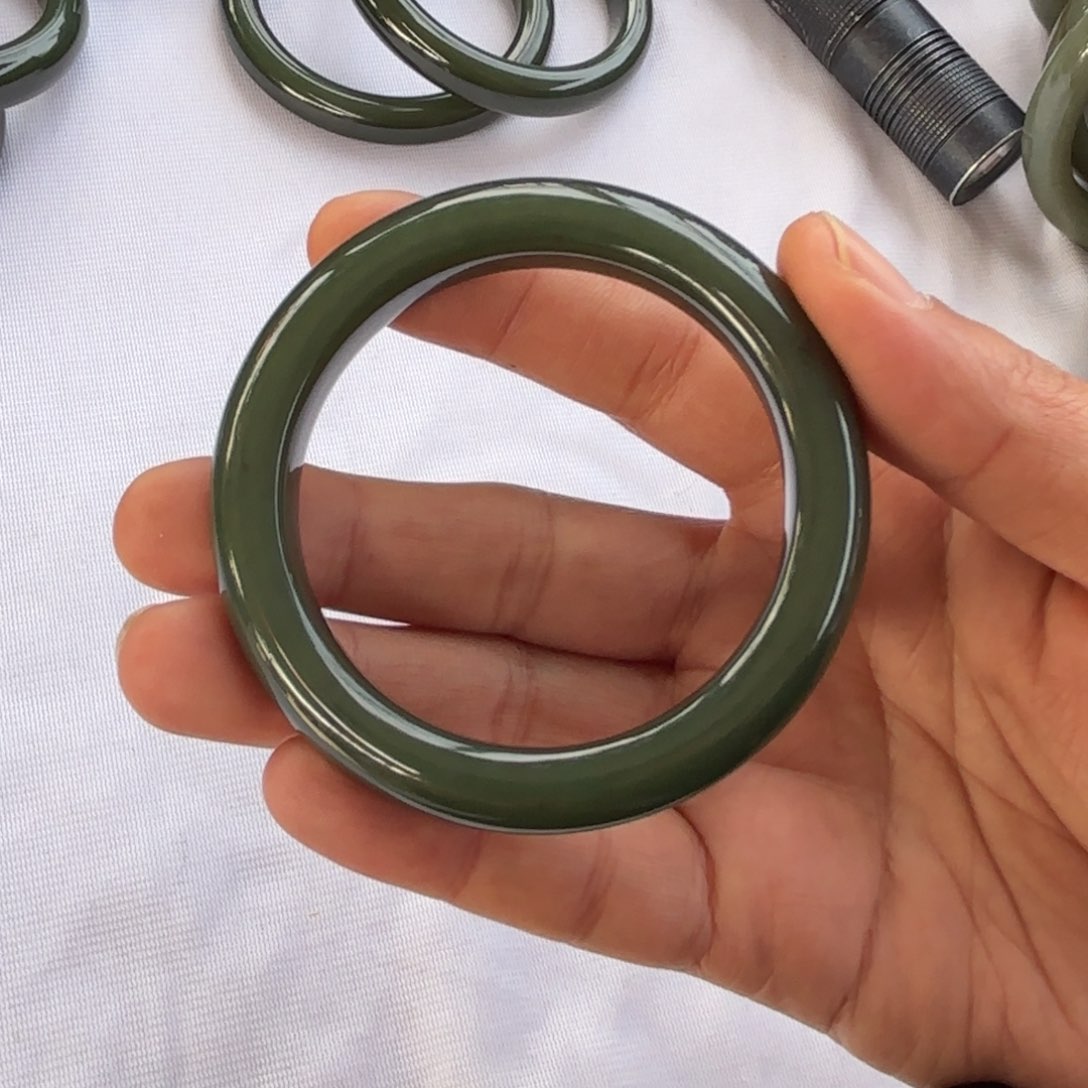 颈饰未镶嵌和田玉如****号青黄口手镯54.8圈口