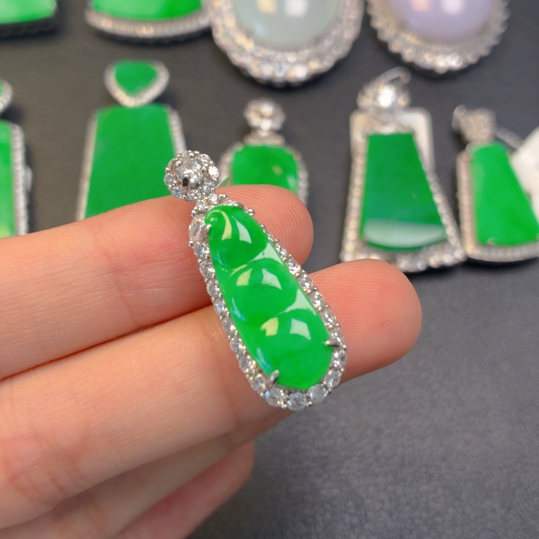 甜****翡翠银S925镶嵌颈饰