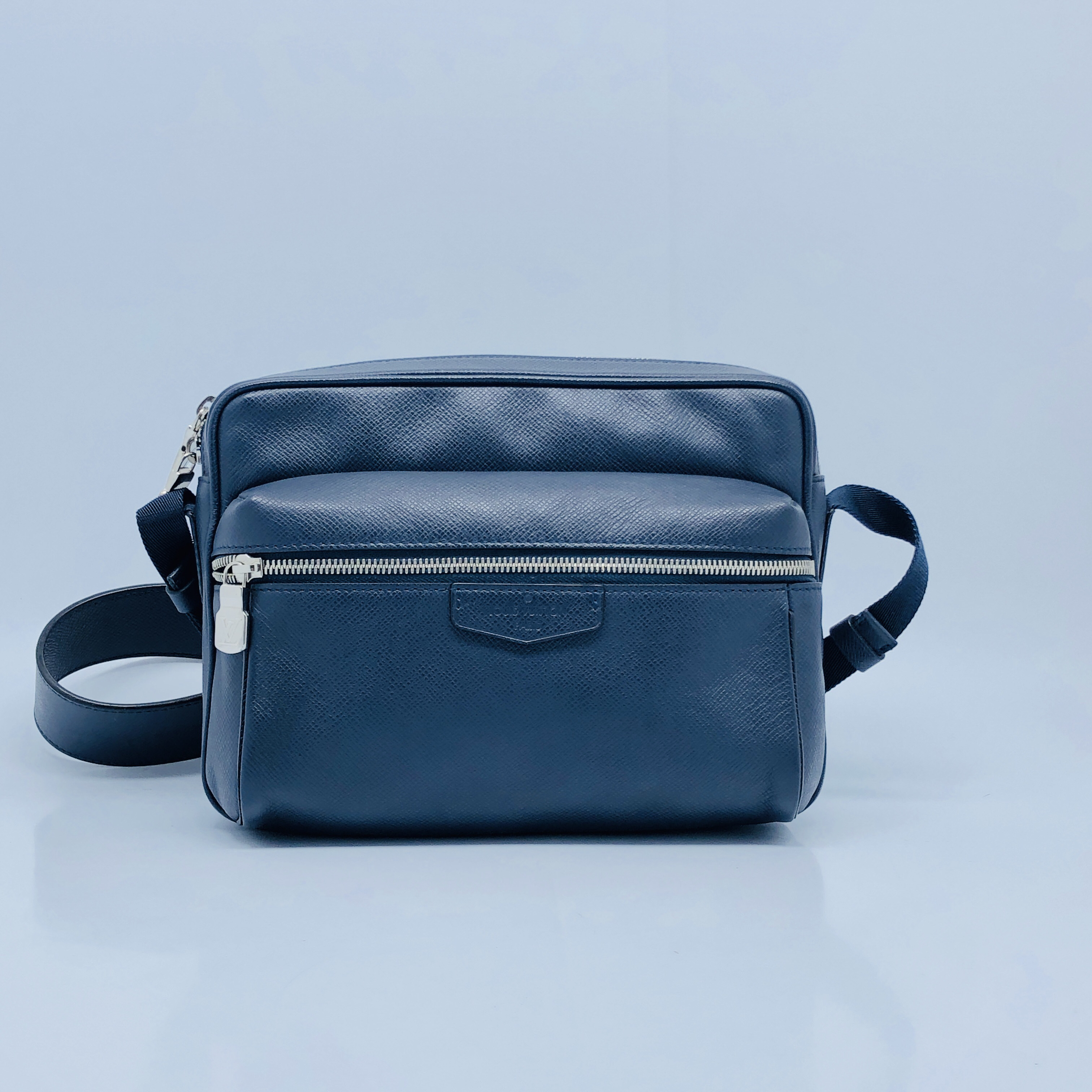 99新 LouisVuitton/路易威登 藏蓝色outdoor斜挎包/4637号 芯片款