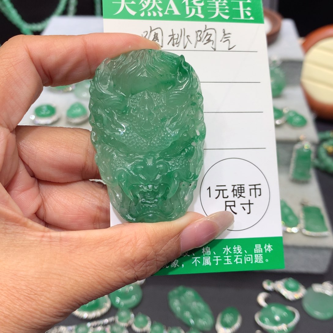 颈饰未镶嵌石英质玉（非洲翠）陶**气