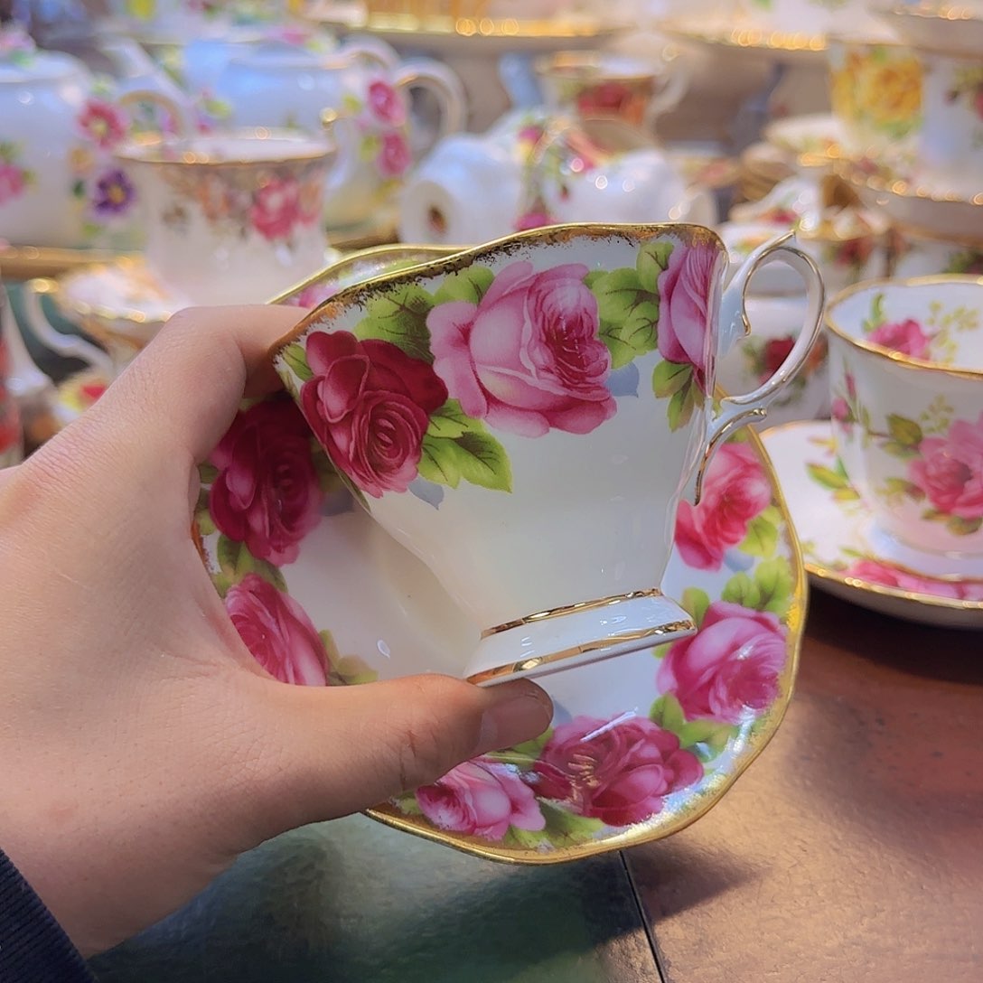 摆件欧洲瓷器收藏展览中心