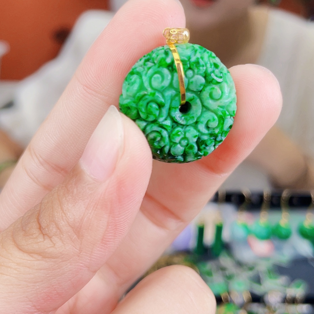 翡翠18K金镶嵌耳饰