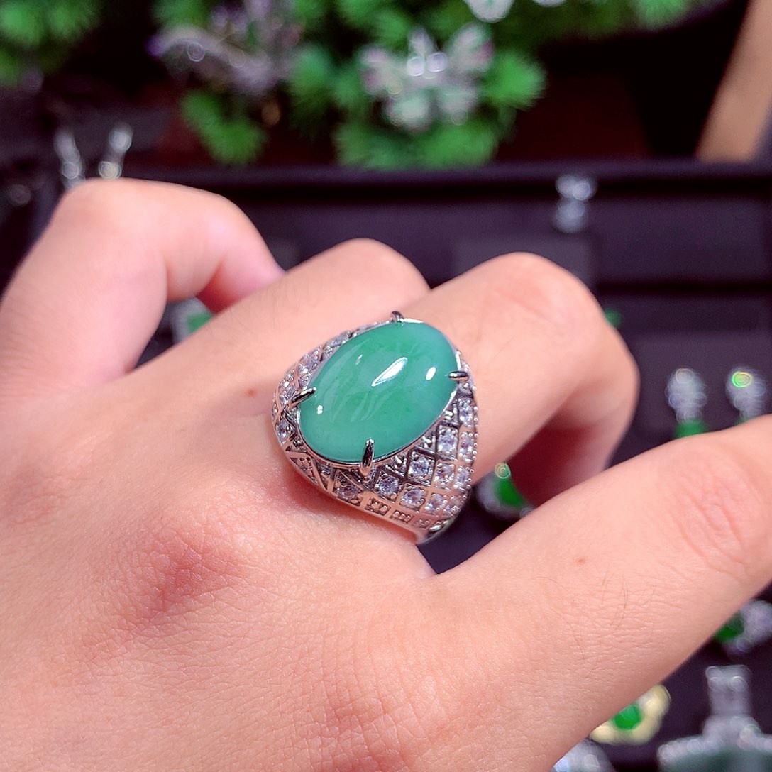 颈饰未镶嵌翡翠天然