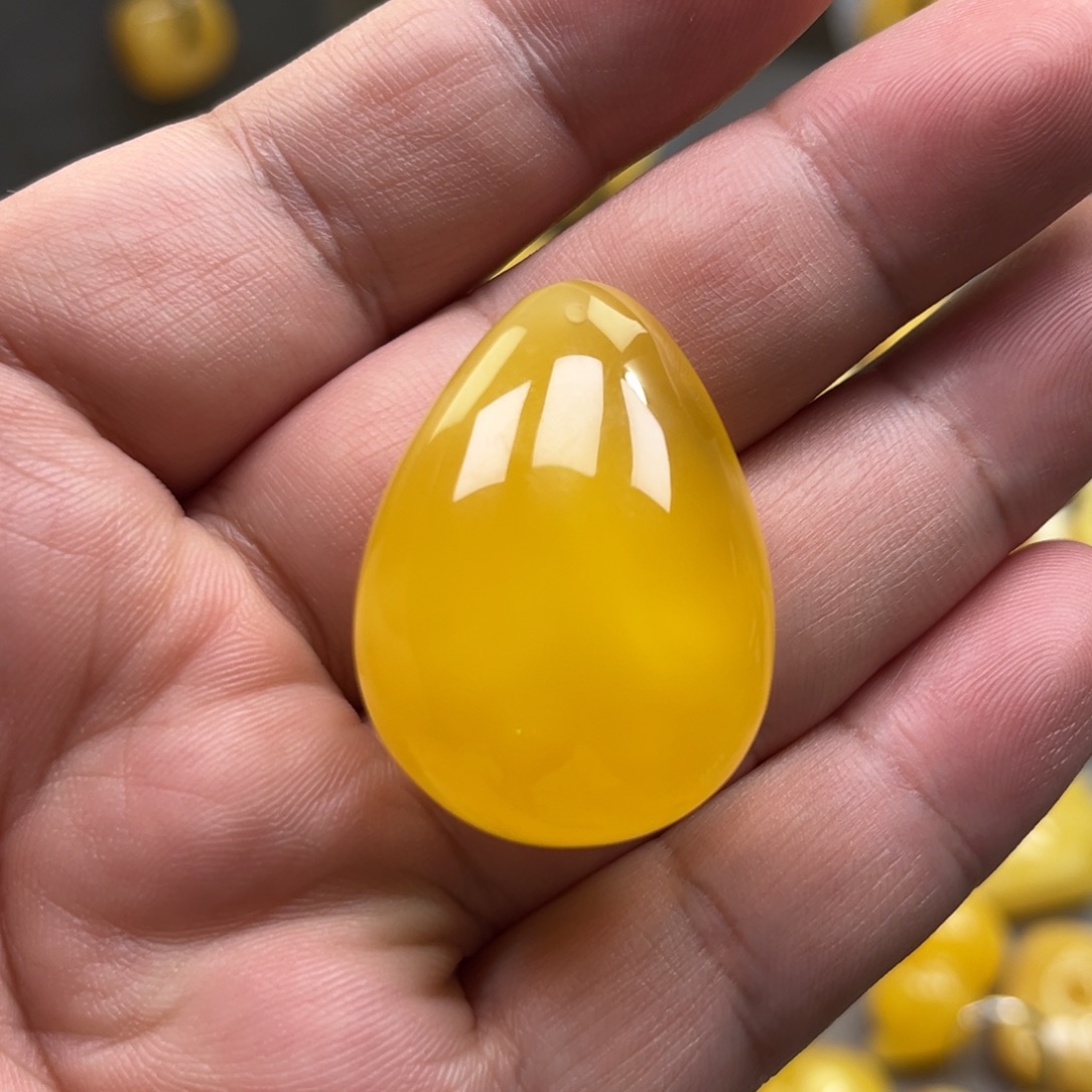 琥珀未镶嵌颈饰吊坠