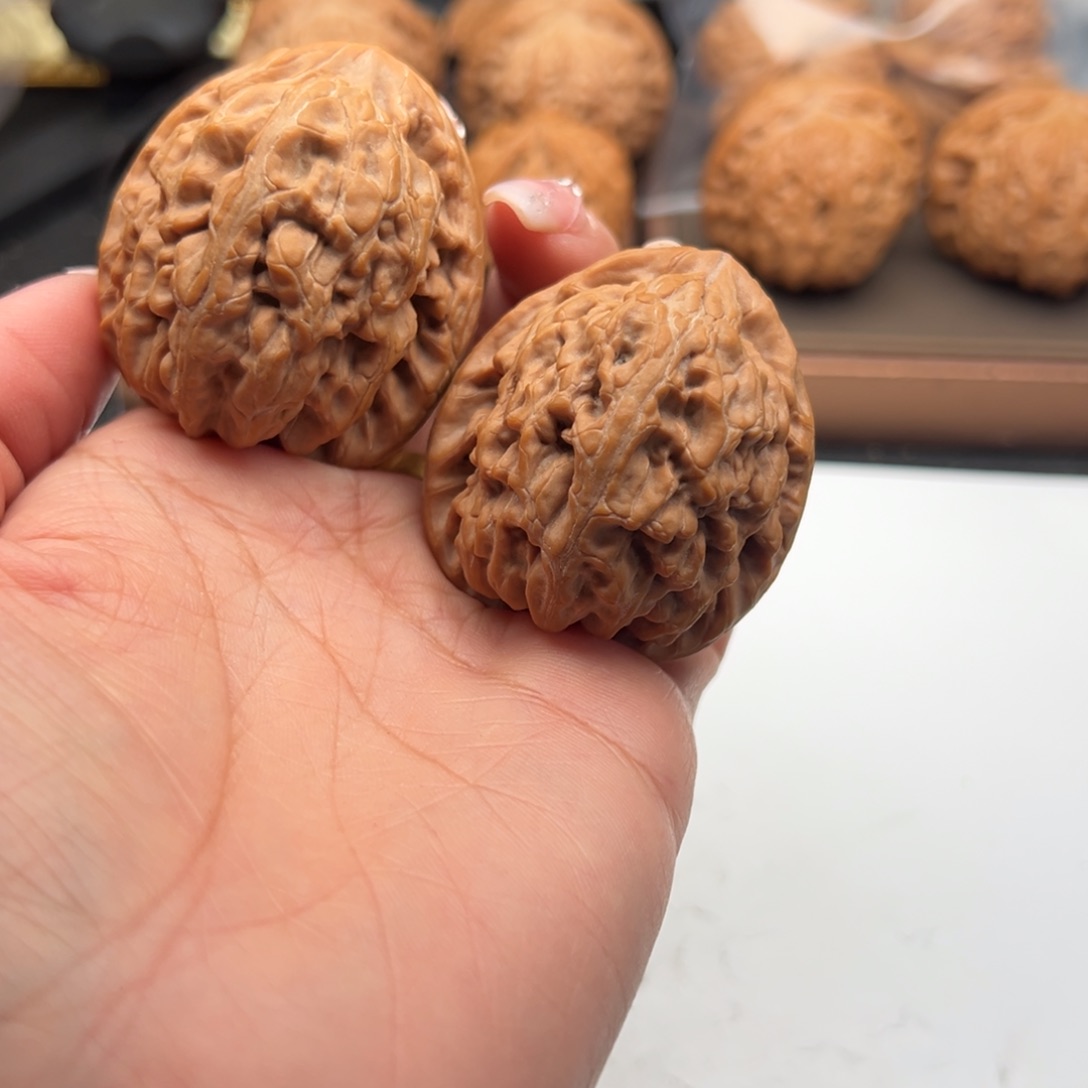 文玩核桃把件红锦鲤