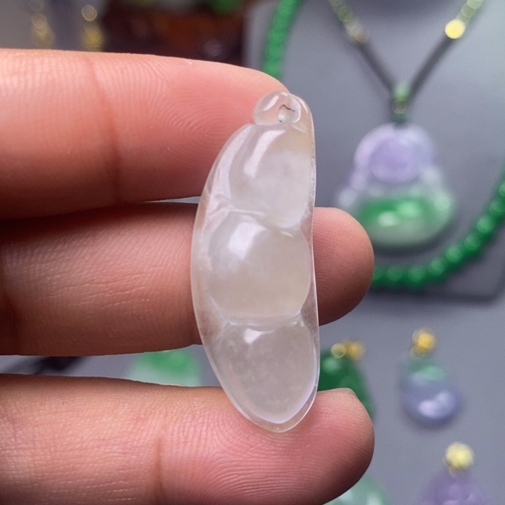 翡翠未镶嵌吊坠(赠链)