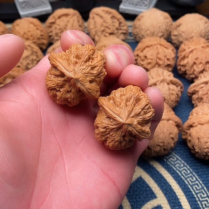 文玩核桃把件千佛山粗筋34全