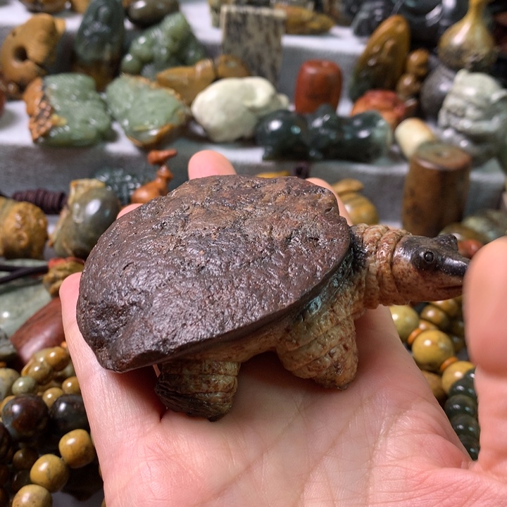 未镶嵌岫岩河磨玉（透闪石质玉）把件