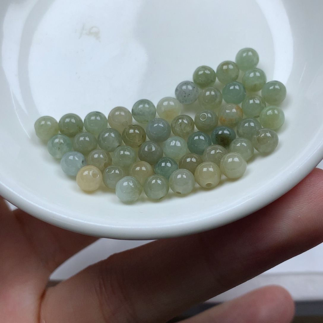 翡翠颈饰未镶嵌卡5。40颗。单圈。